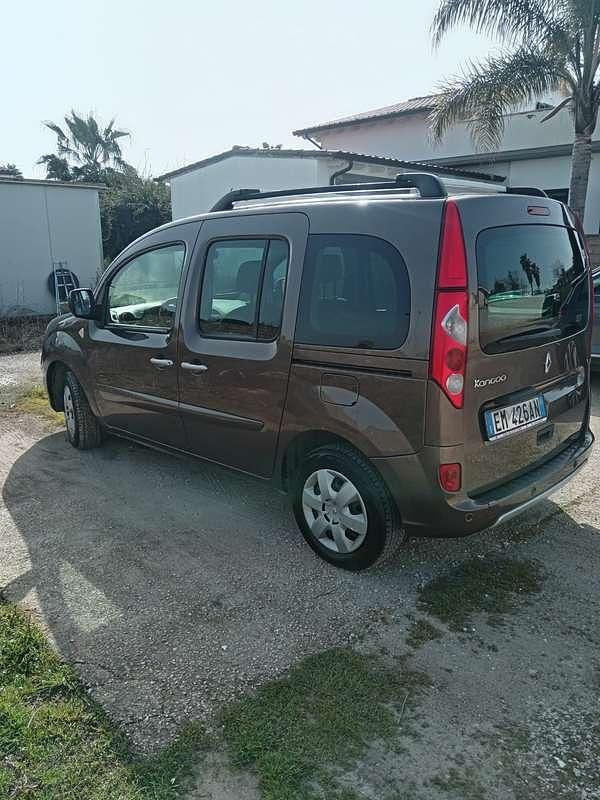 Usata Renault Kangoo 90 CV (66 kW) 2012 Marrone Monovolume