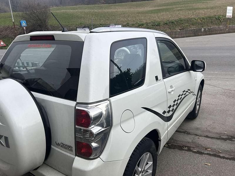 Usata Suzuki Grand Vitara 106 CV (77 kW) 2007 Bianco SUV
