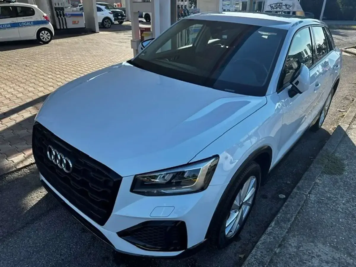 Usata Audi Q2 Advanced 150 CV (110 kW) 2023 Bianco ghiaccio metallizzato SUV