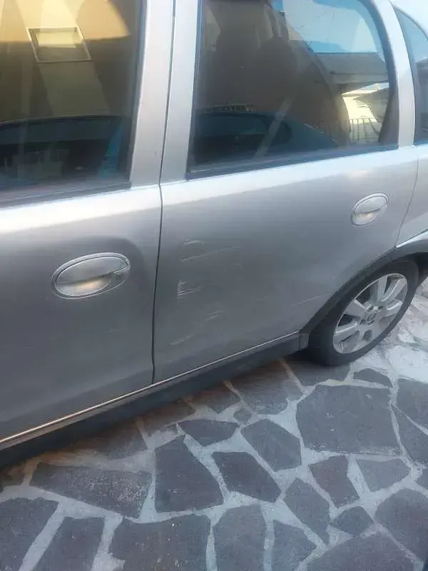 Usata Opel Corsa Club 60 CV (44 kW) 2005 Argento Utilitaria