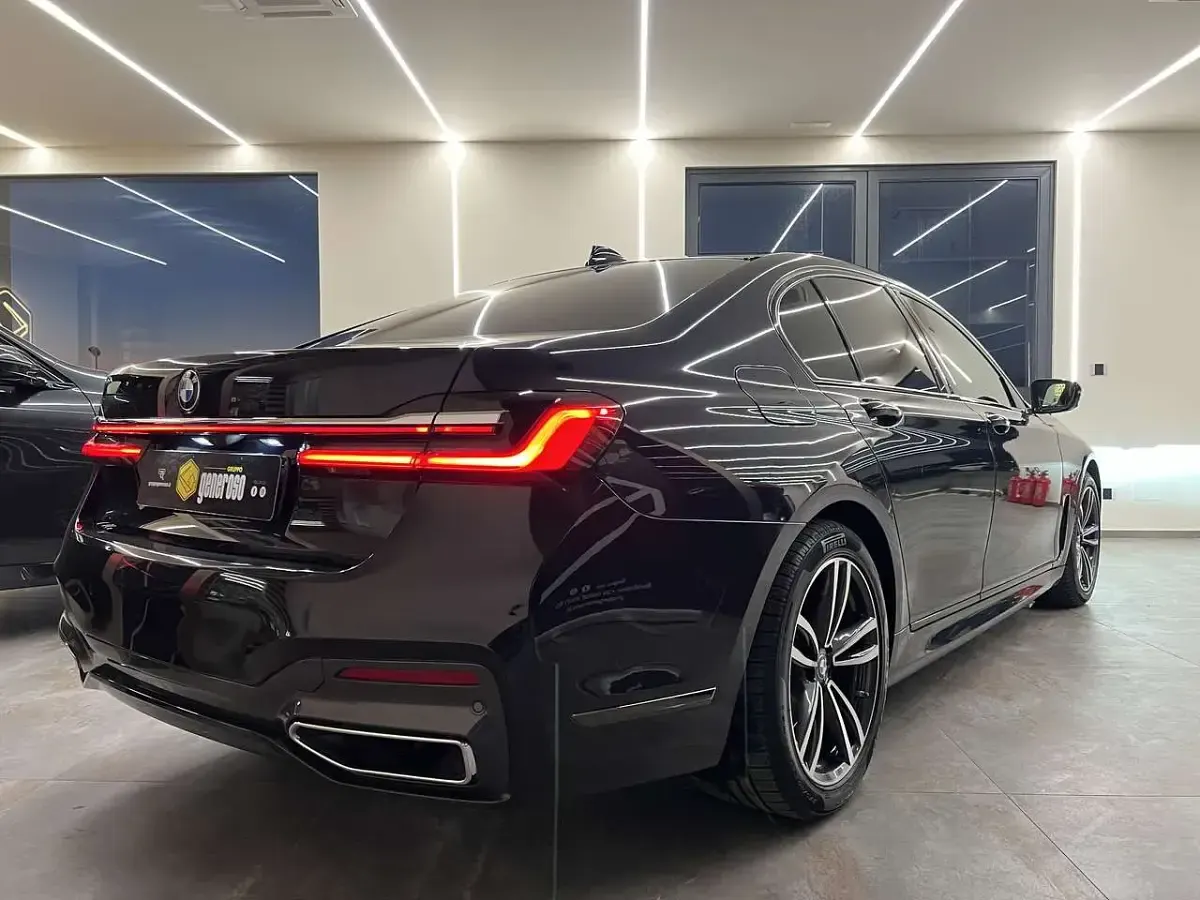 Usata BMW 730 M Sport 286 CV (210 kW) 2021 Blu/azzurro Berlina