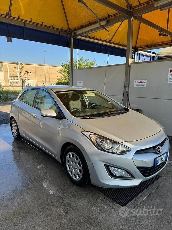 Gebraucht Hyundai i30 Comfort 116 PS (85 kW) 2012 Grau Limousine