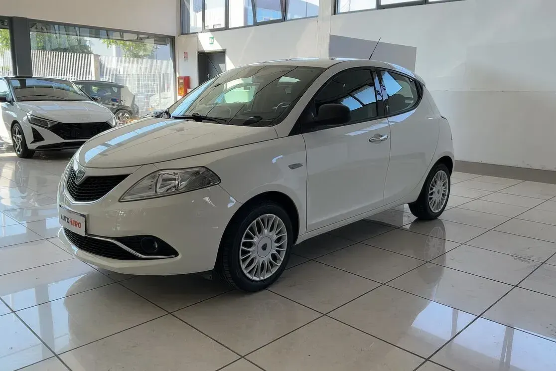 Usata Lancia Ypsilon Silver 70 CV (51 kW) 2016 Utilitaria