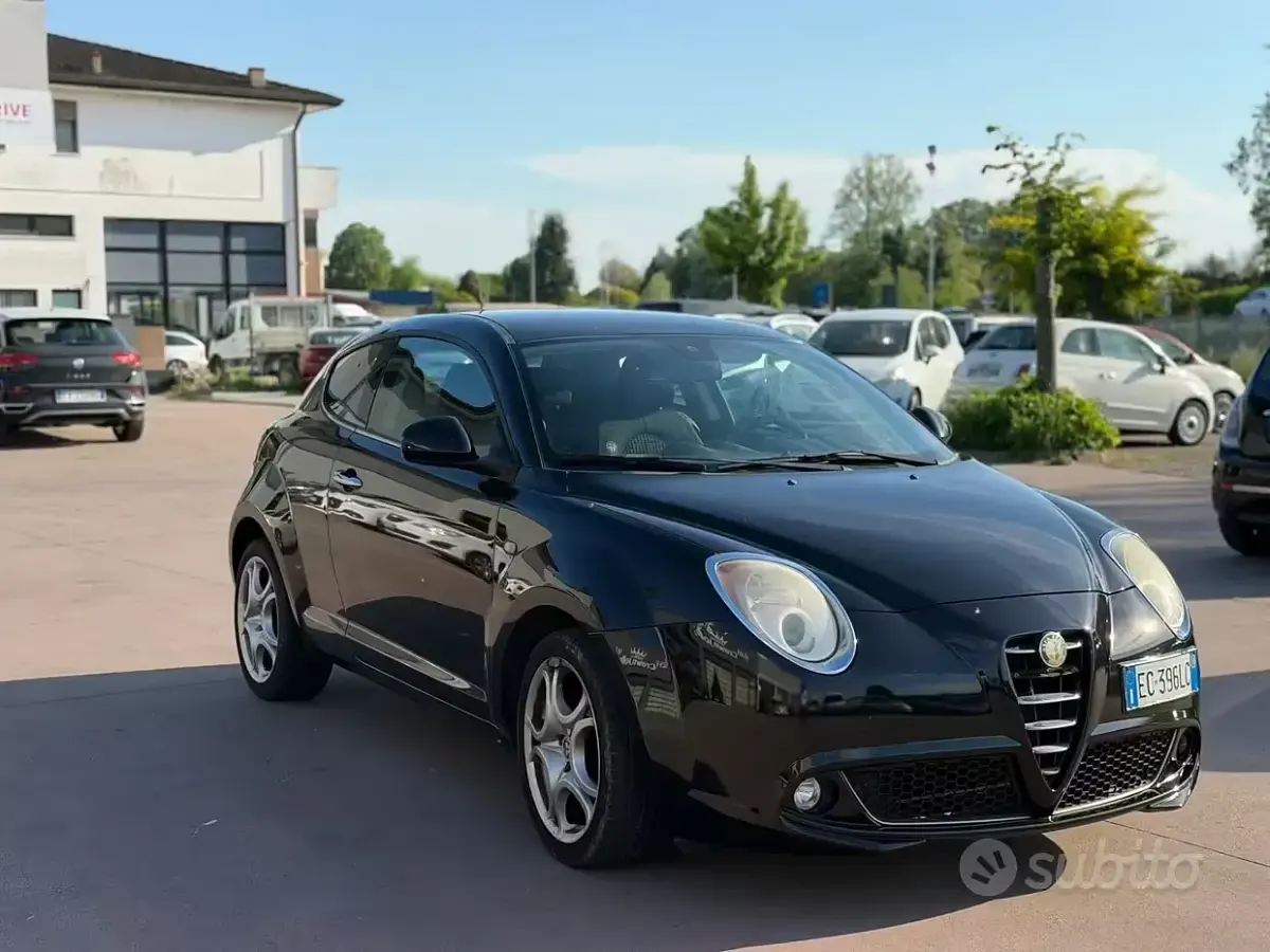 Usata Alfa Romeo MiTo Distinctive 105 CV (77 kW) 2012 Nero Utilitaria