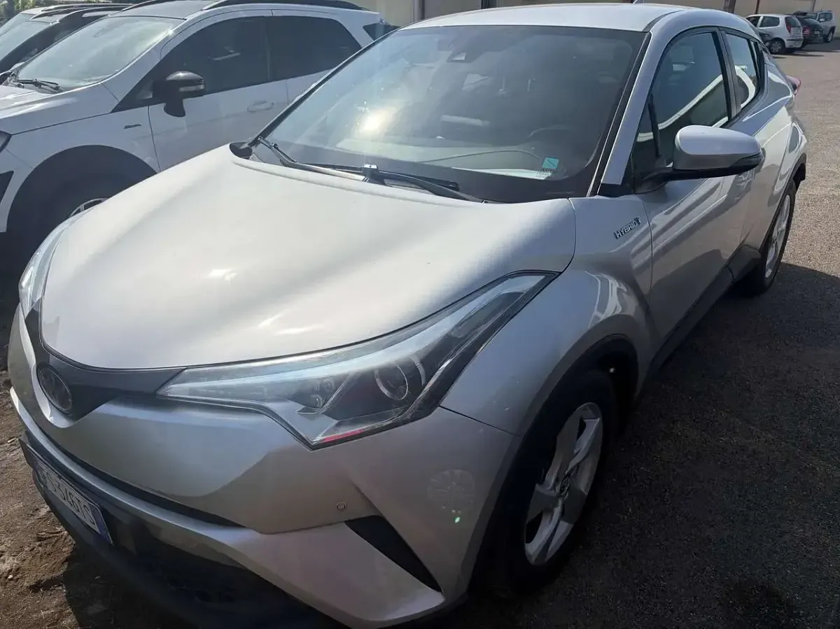 Usata Toyota C-HR 98 CV (72 kW) 2018 Argento SUV