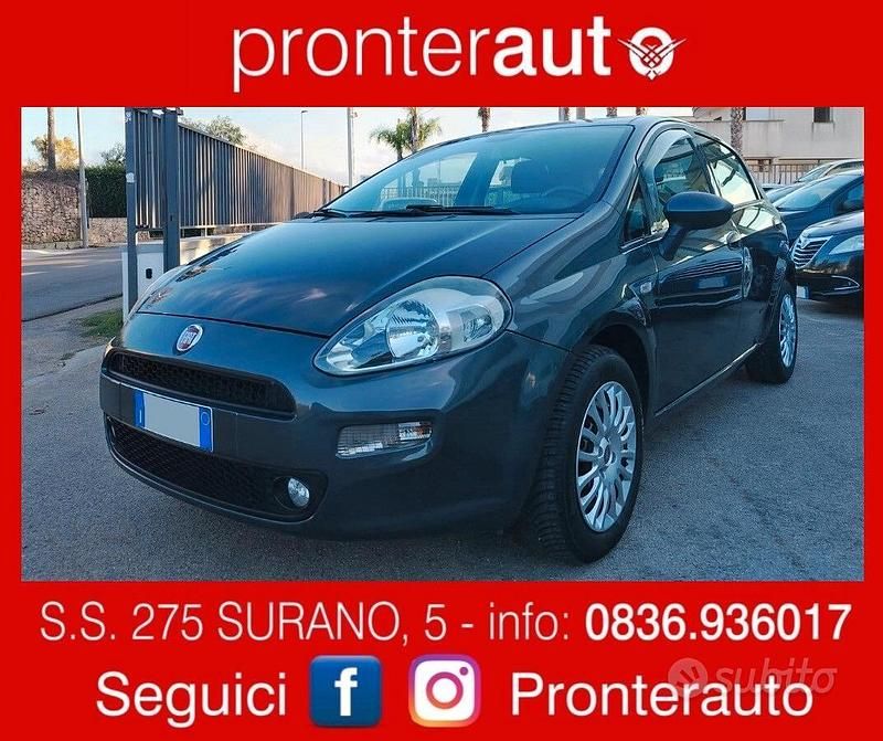 Grigio Usata 2016 Fiat Punto Lounge Tre volumi | 5900 € (Buon prezzo) - Immagine 1/4