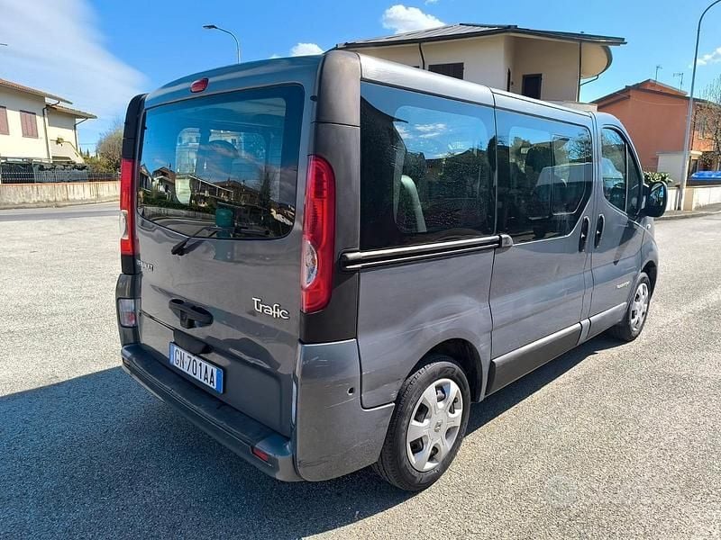 Usata Renault Trafic 145 CV (106 kW) 2011 Grigio Monovolume