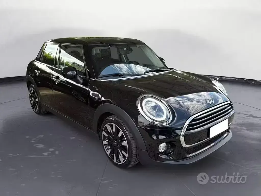 Usata Mini Cooper D 116 CV (85 kW) 2019 Nero Utilitaria