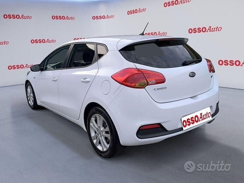 Usata Kia Ceed 90 CV (66 kW) 2012 Bianco Utilitaria