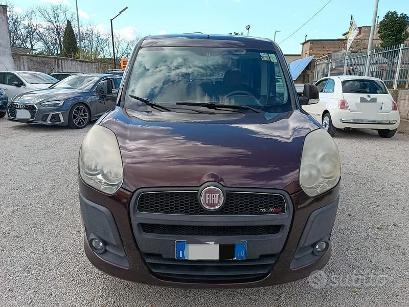 Usata Fiat Doblò Emotion 135 CV (99 kW) 2011 Marrone Monovolume