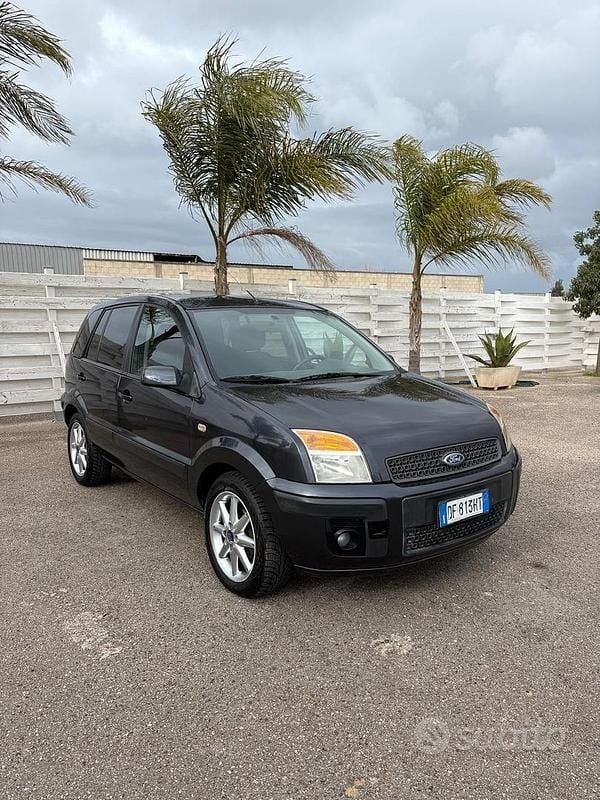 Usata Ford Fusion 68 CV (50 kW) 2007 Grigio Utilitaria