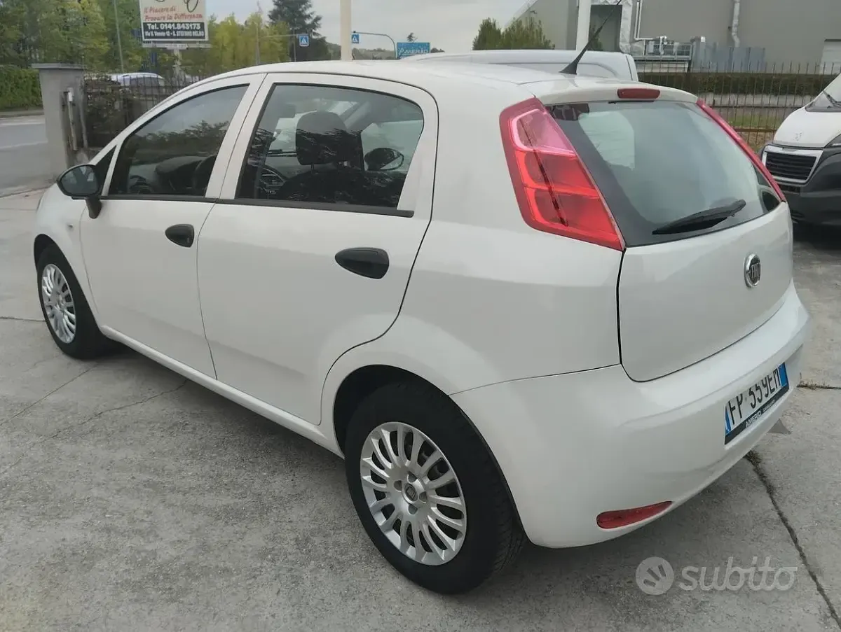 Usata Fiat Punto Street 95 CV (69 kW) 2018 Bianco Utilitaria