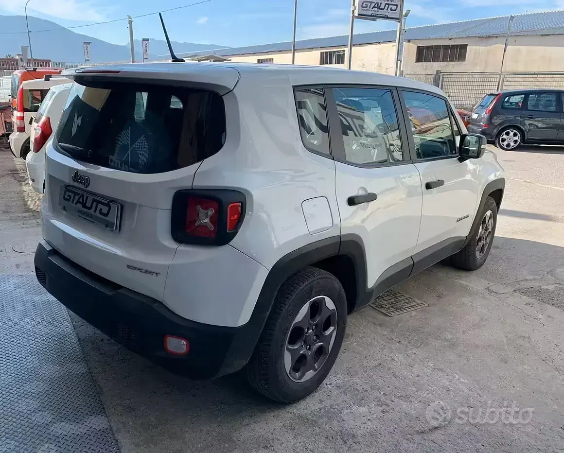 Usata Jeep Renegade Sport 95 CV (69 kW) 2017 Bianco SUV