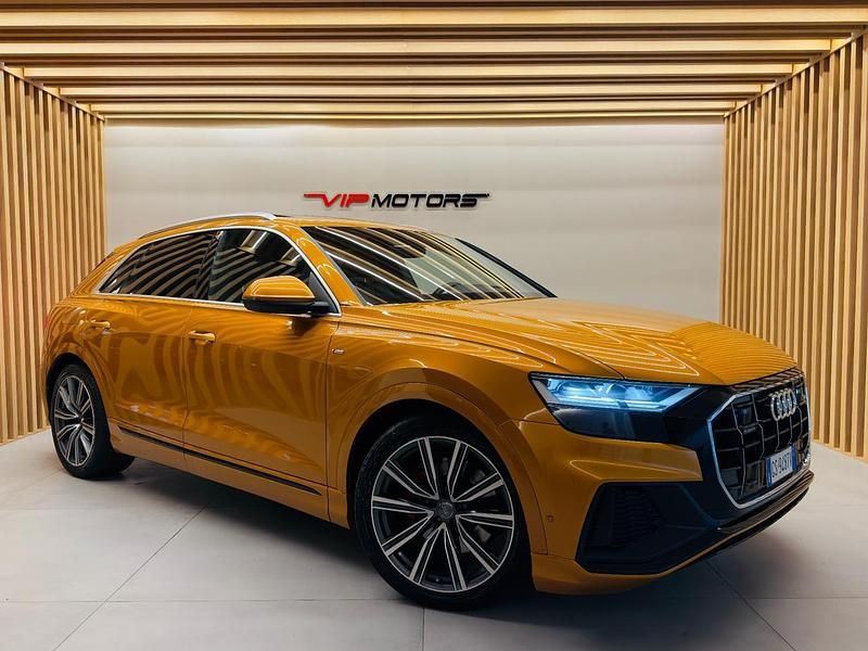 Usata Audi Q8 Exclusive 286 CV (210 kW) 2019 Oro SUV