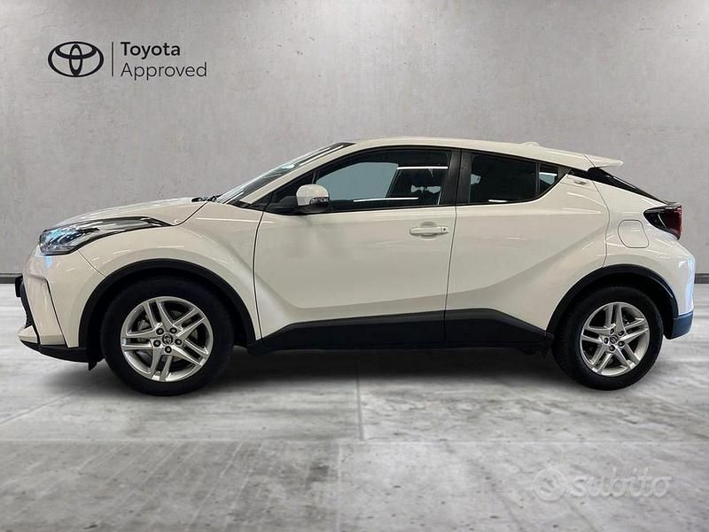 Usata Toyota C-HR Active 98 CV (72 kW) 2023 Bianco SUV