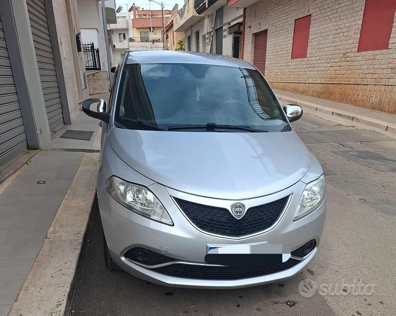 Usata Lancia Ypsilon 95 CV (69 kW) 2016 Grigio Utilitaria