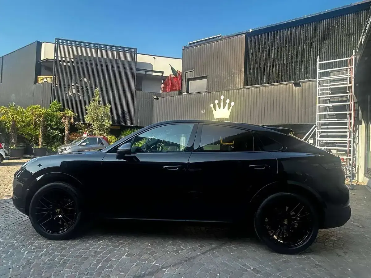 Usata Porsche Cayenne Coupe 340 CV (250 kW) 2020 Nero metallizzato SUV