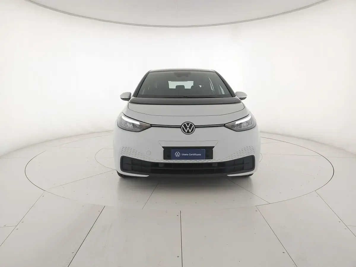 Usata VW ID.3 Pro Performance 150 kW (204 CV) 2023 Glacier white metallizzato nero Utilitaria
