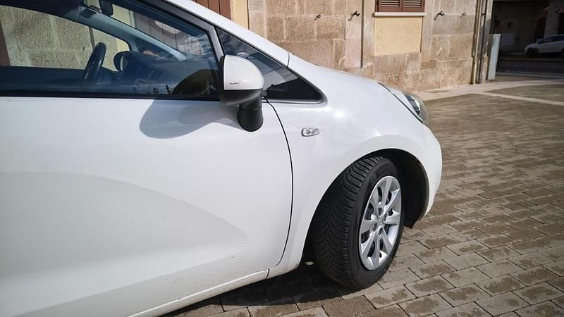Usata Kia Rio 90 CV (66 kW) 2014 Bianco Utilitaria