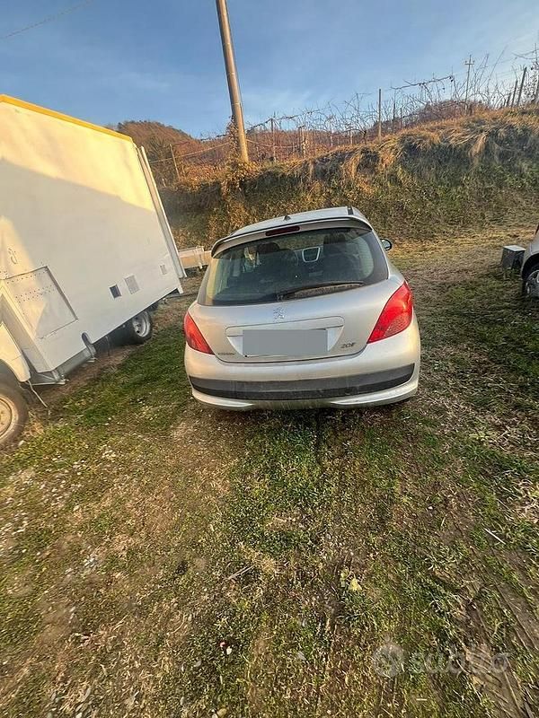 Usata Peugeot 207 70 CV (51 kW) 2007 Grigio Berlina