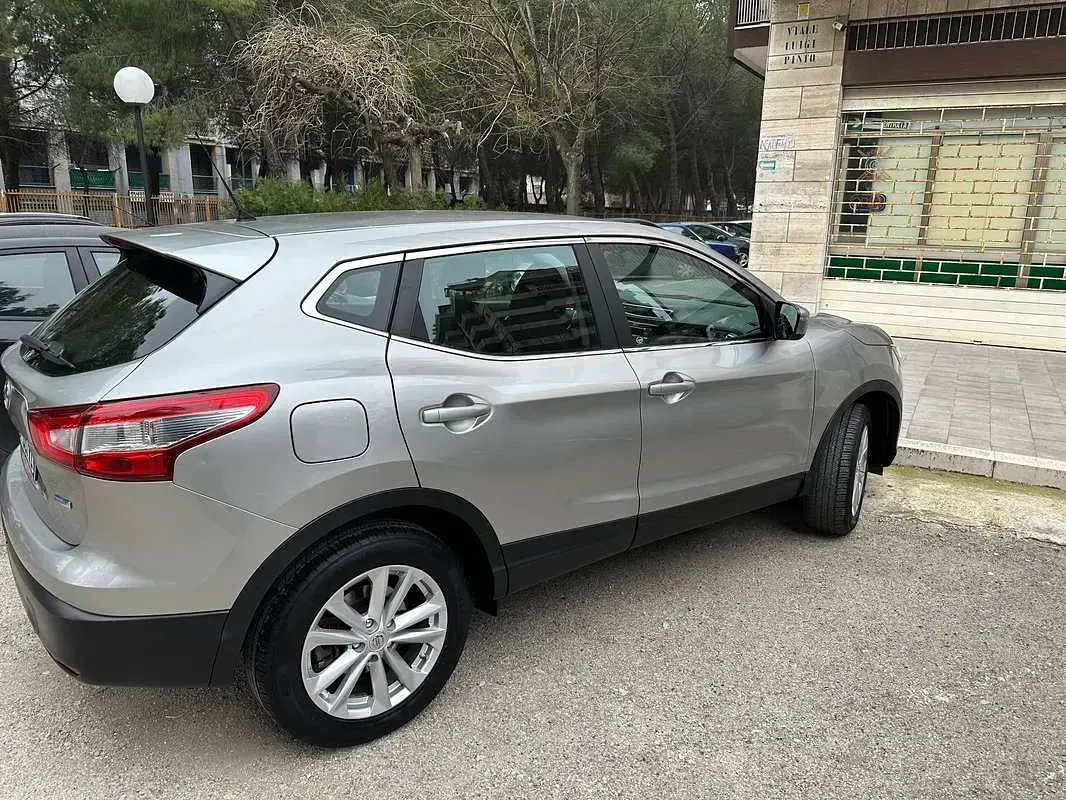 Usata Nissan Qashqai Acenta 110 CV (80 kW) 2015 Argento SUV