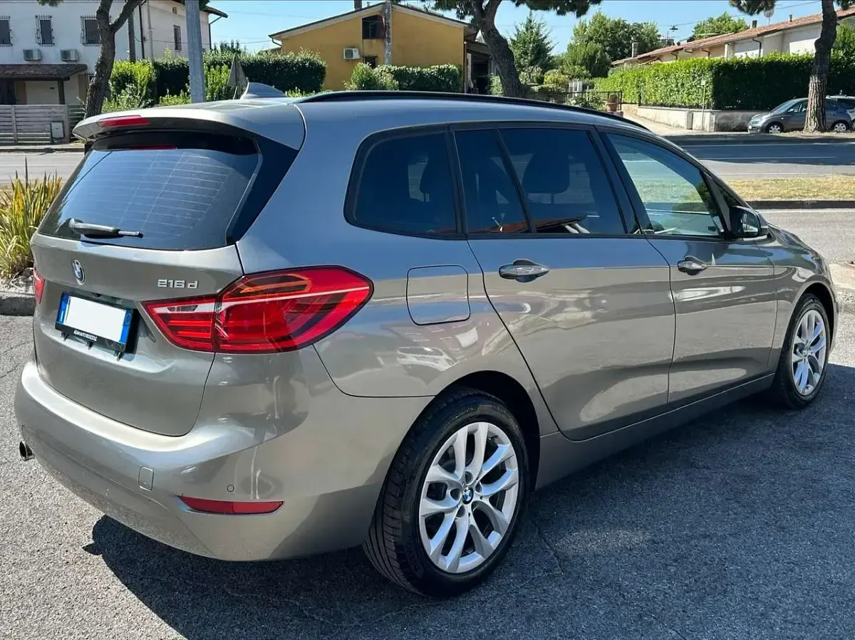 Usata BMW 216 Gran Tourer Luxury Line 116 CV (85 kW) 2016 Oro Monovolume