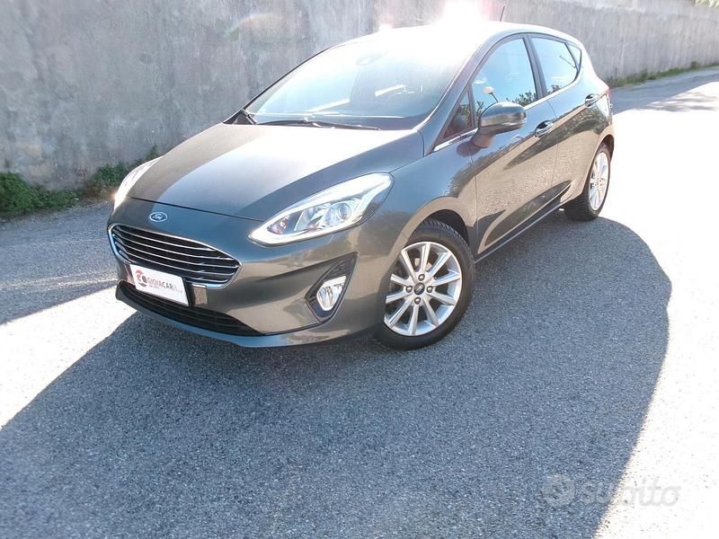 Usata Ford Fiesta Vignale 100 CV (73 kW) 2019 Grigio Berlina