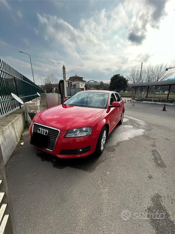 Rosso Usata 2010 Audi A3 Tre volumi | 7500 € (Buon prezzo) - Immagine 1/4