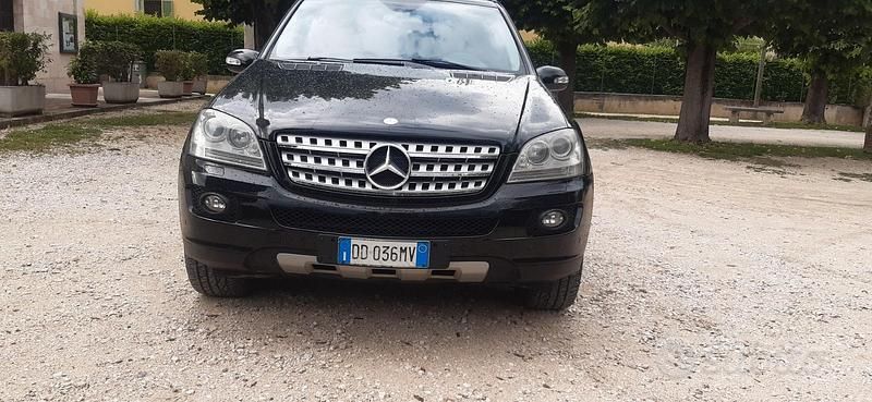Usata Mercedes ML320 224 CV (164 kW) 2006 Nero SUV