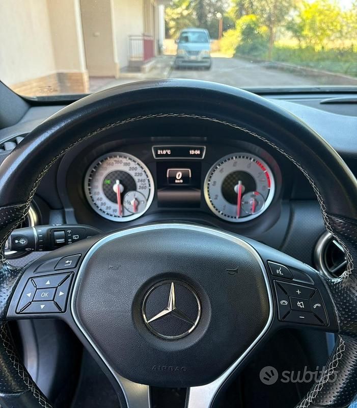 Usata Mercedes A180 122 CV (89 kW) 2015 Nero Berlina