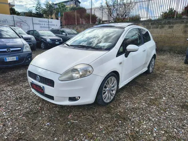 Usata Fiat Grande Punto Sport 90 CV (66 kW) 2007 Bianco Utilitaria