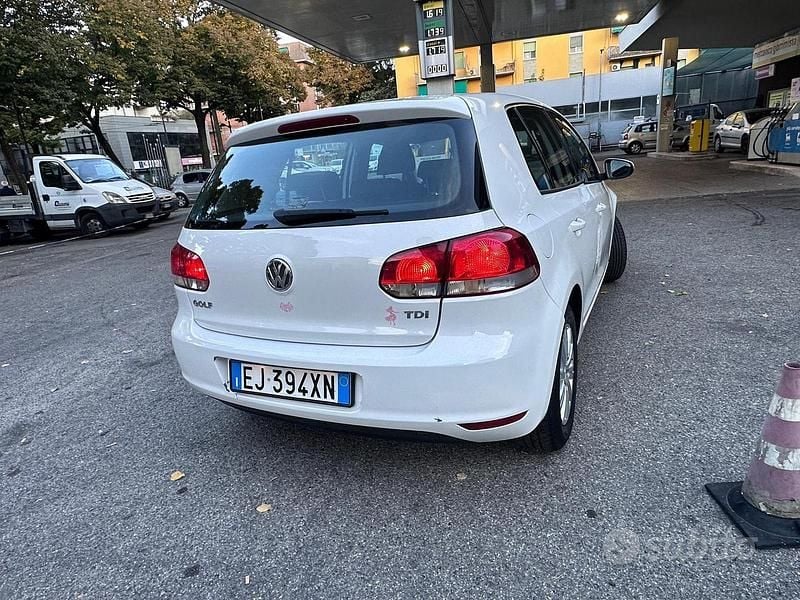 Usata VW Golf VI 105 CV (77 kW) 2010 Bianco Utilitaria