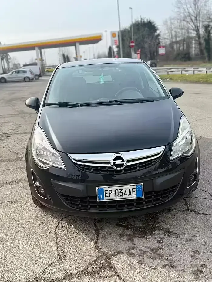 Usata Opel Corsa 86 CV (63 kW) 2012 Nero Utilitaria