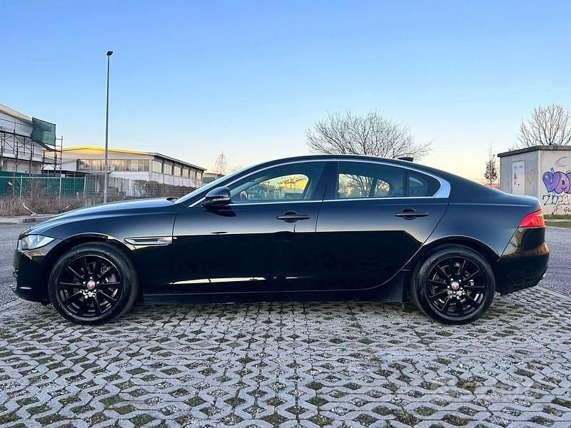 Occasion Jaguar XE Prestige 180 ch (132 kW) 2018 Noir Berline