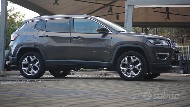 Usata Jeep Compass Limited 170 CV (125 kW) 2018 Grigio SUV