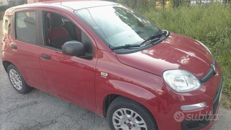 Rosso Usata 2016 Fiat Panda Due volumi | 6250 € (Ottimo prezzo) - Immagine 1/4
