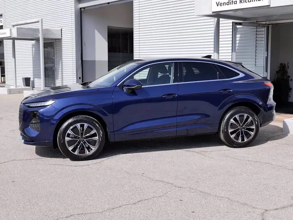 Nouvelle Audi Q3 Sportback Business 150 ch (110 kW) 2026 Bleue SUV