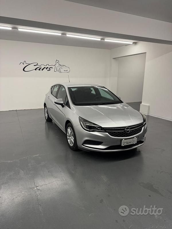 Grigio Usata 2016 Opel Astra Tre volumi | 7000 € (Super prezzo) - Immagine 1/4
