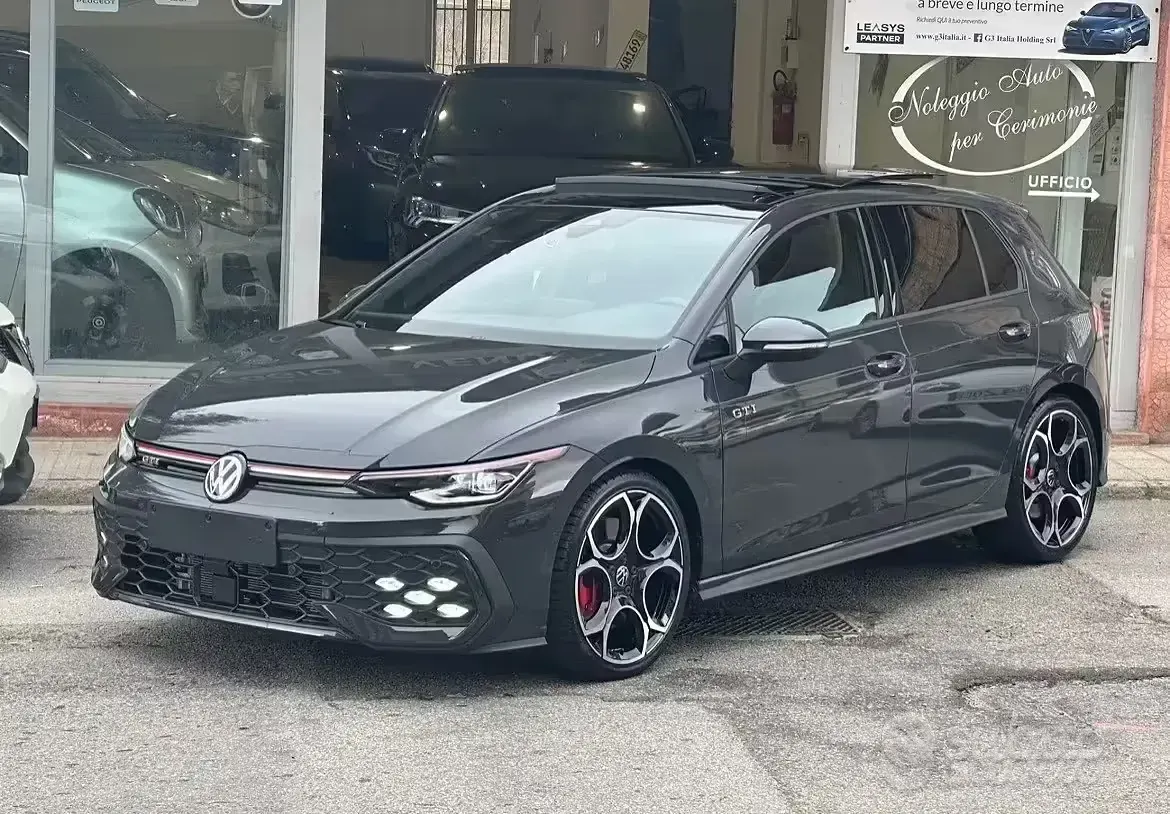 Usata VW Golf VIII GTI 265 CV (194 kW) 2025 Grigio Berlina