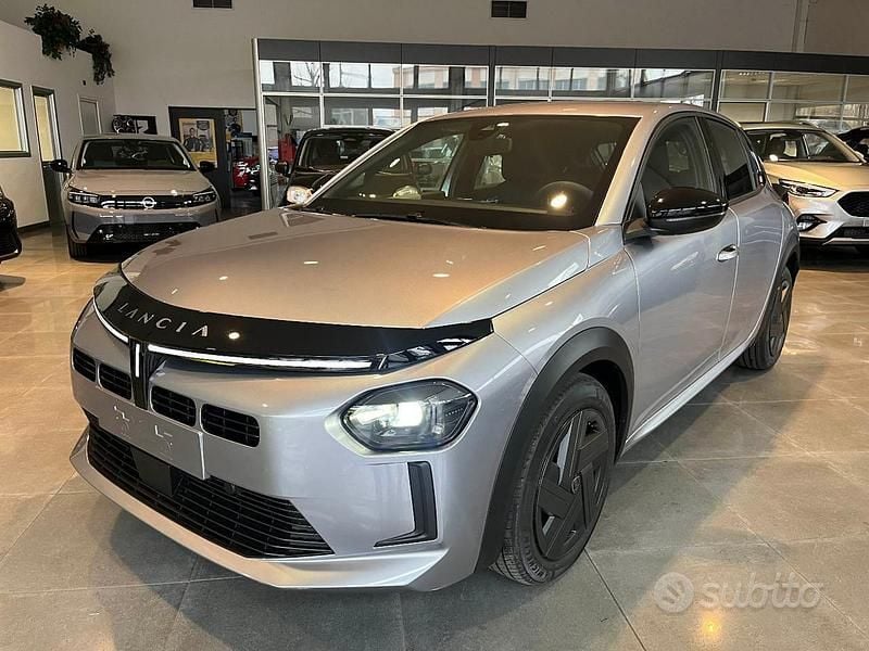 Nuova Lancia Ypsilon 2025 Nero Utilitaria