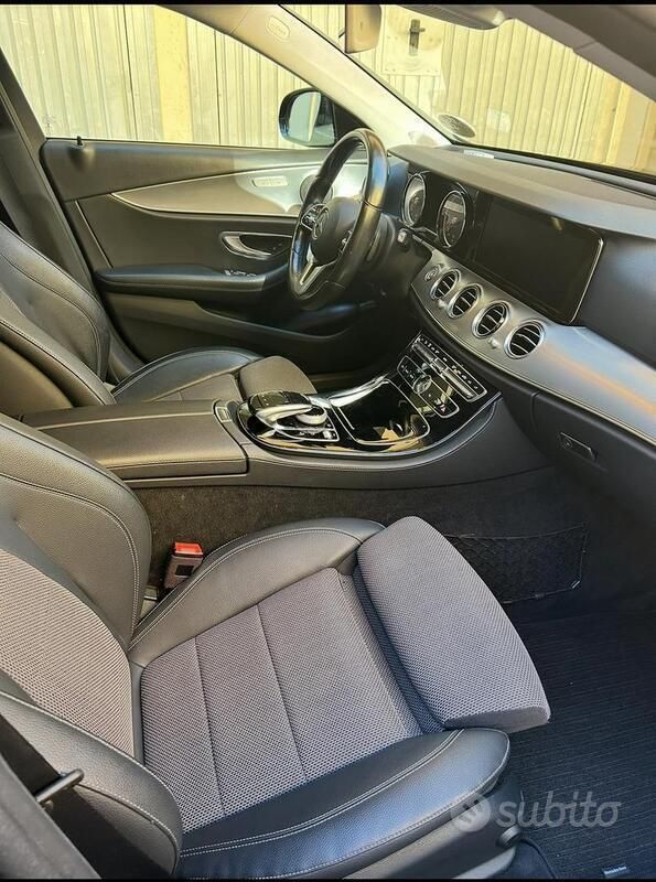 Gebraucht Mercedes E220 Business 194 PS (142 kW) 2020 Schwarz Kombi