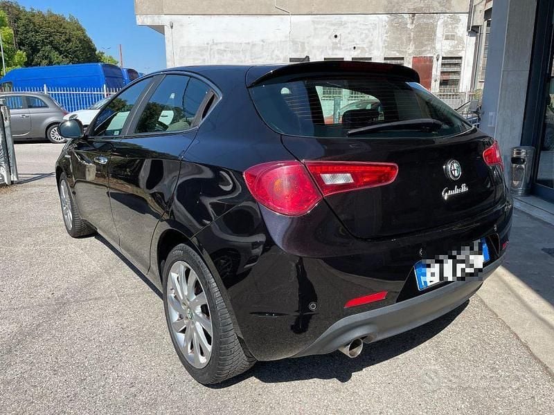 Usata Alfa Romeo Giulietta Distinctive 105 CV (77 kW) 2015 Nero metallizzato Utilitaria