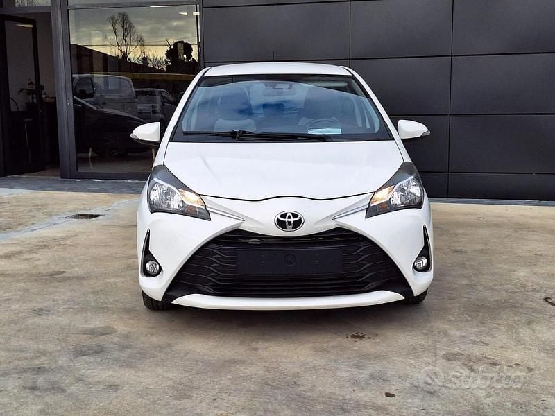 Usata Toyota Yaris Business Edition 70 CV (51 kW) 2019 Bianco Utilitaria