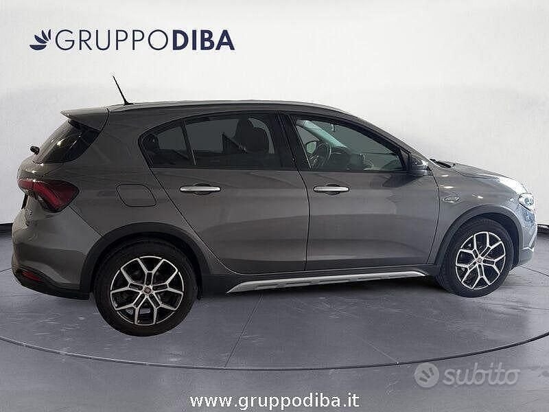 Usata Fiat Tipo Cross 131 CV (96 kW) 2021 Grigio Berlina