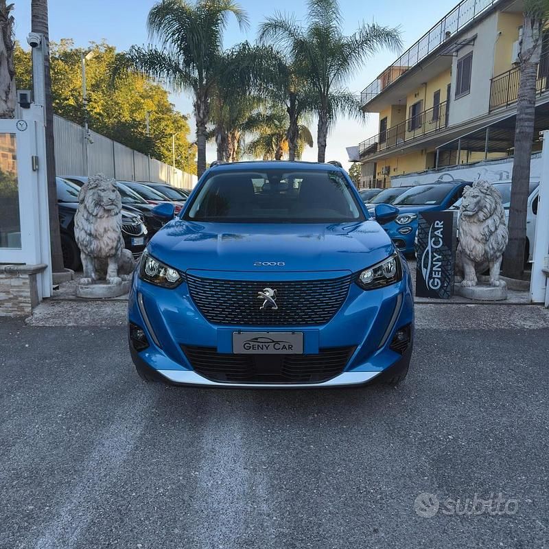 Usata Peugeot 2008 Allure 100 kW (136 CV) 2022 Blu SUV