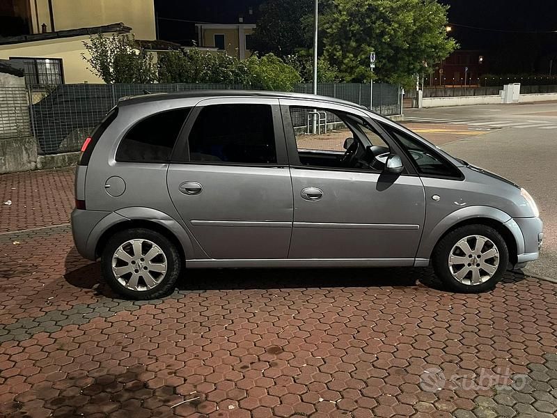 Usata Opel Meriva 105 CV (77 kW) 2006 Grigio Monovolume
