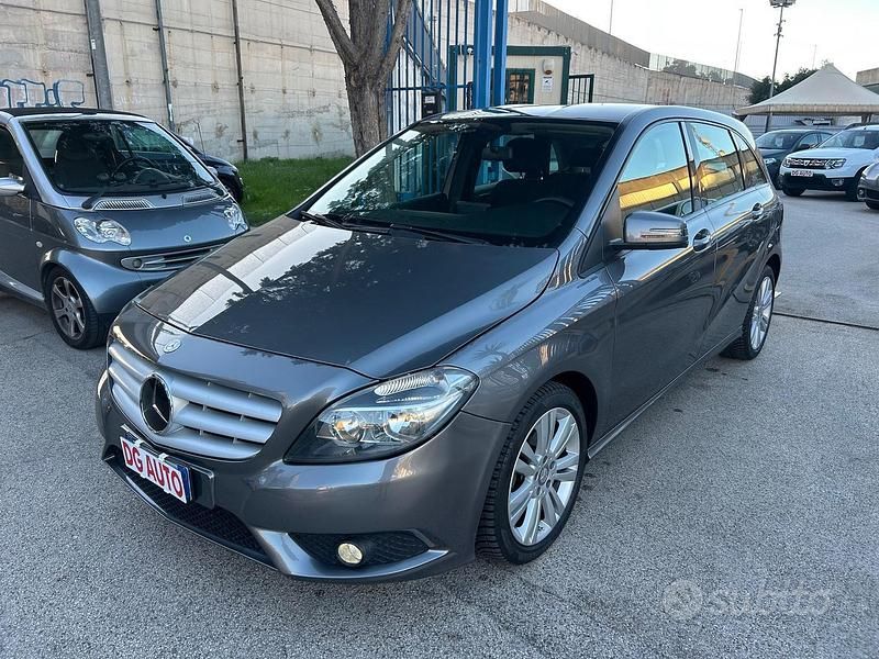 Usata Mercedes B180 110 CV (80 kW) 2014 Grigio Monovolume
