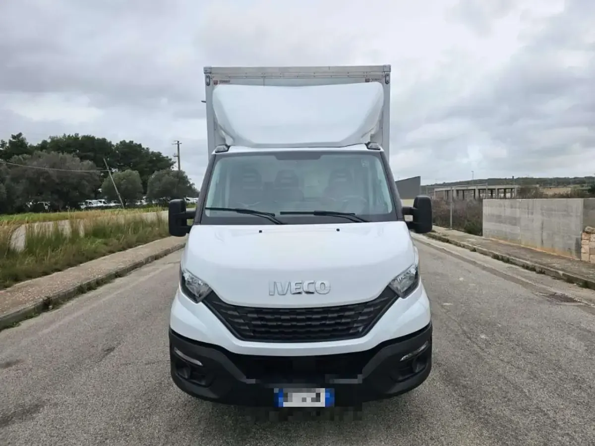 Usata Iveco Daily 136 CV (100 kW) 2022 Bianco Utilitaria