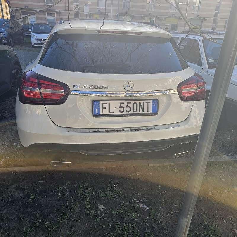 Usata Mercedes GLA200 136 CV (100 kW) 2017 Bianco SUV