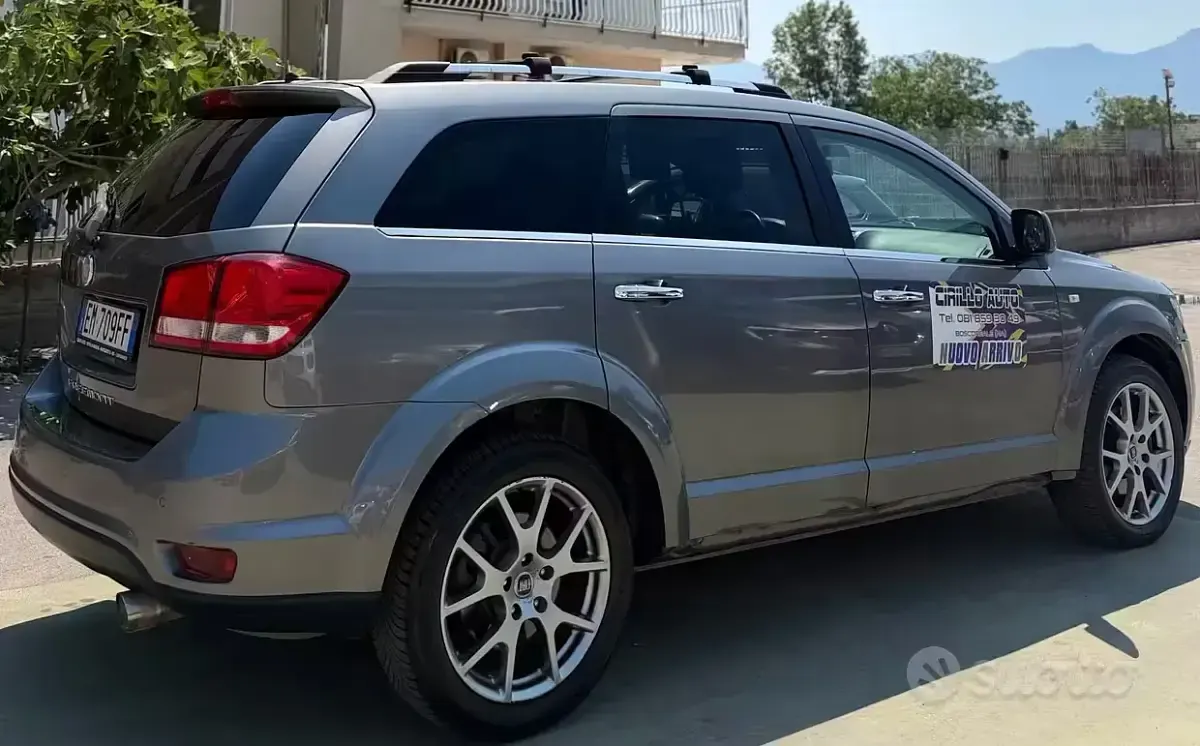 Usata Fiat Freemont 170 CV (125 kW) 2012 Grigio SUV